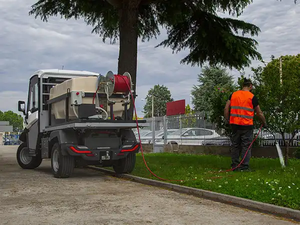 Veicoli elettrici con idropulitrice o irroratore